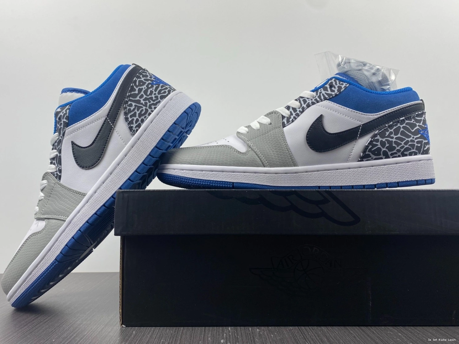 DM1199-140 True Jordan Low Blue 1 Air 0206